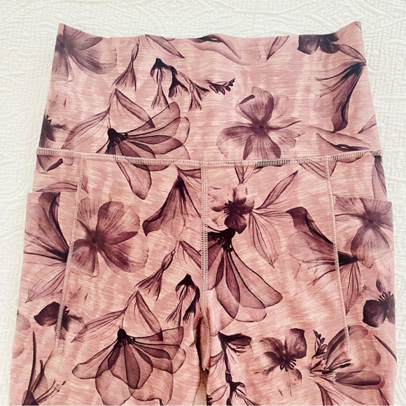 Athleta Salutation Stash Pocket 7/8 Leggings - Picture 3 of 7